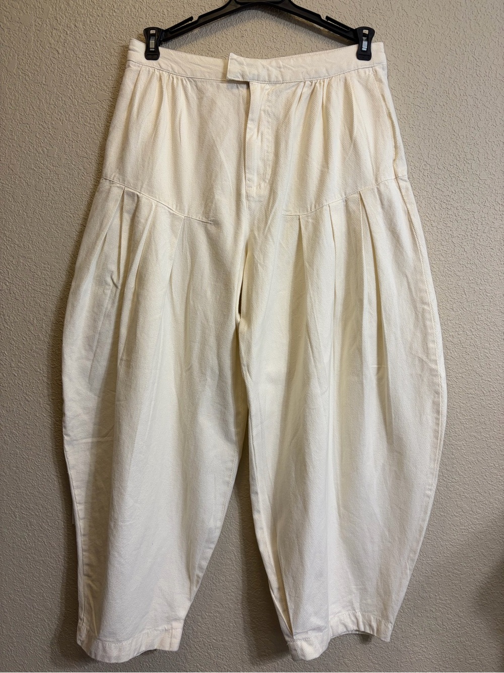Used once Free People  cropped Barrel sz8
Trousers - Picture 7 of 7